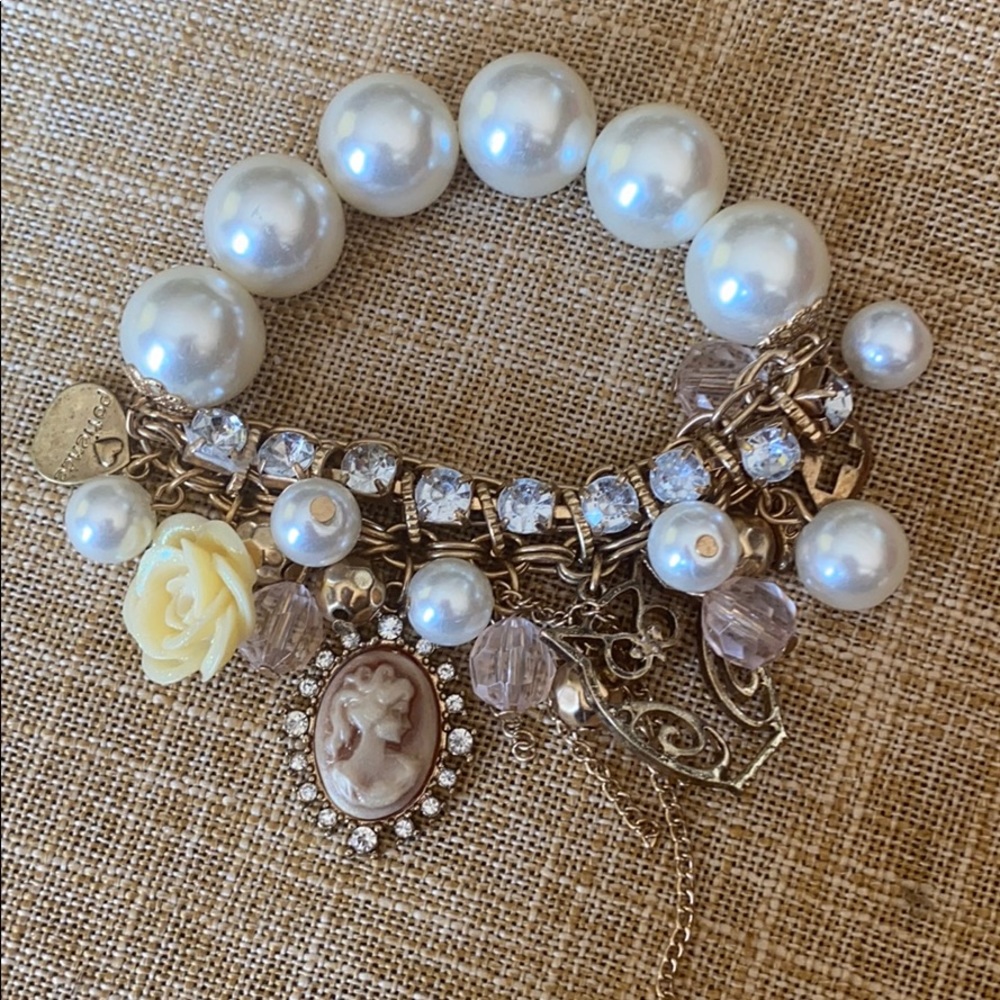 Pearl and Charm stretch bracelet